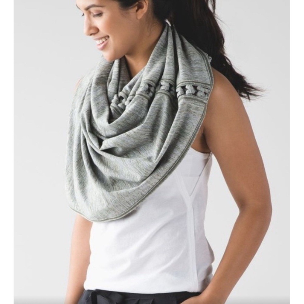Lululemon Women's Vinyasa Braided Scarf Button Snap Versatile‎ Green One Size